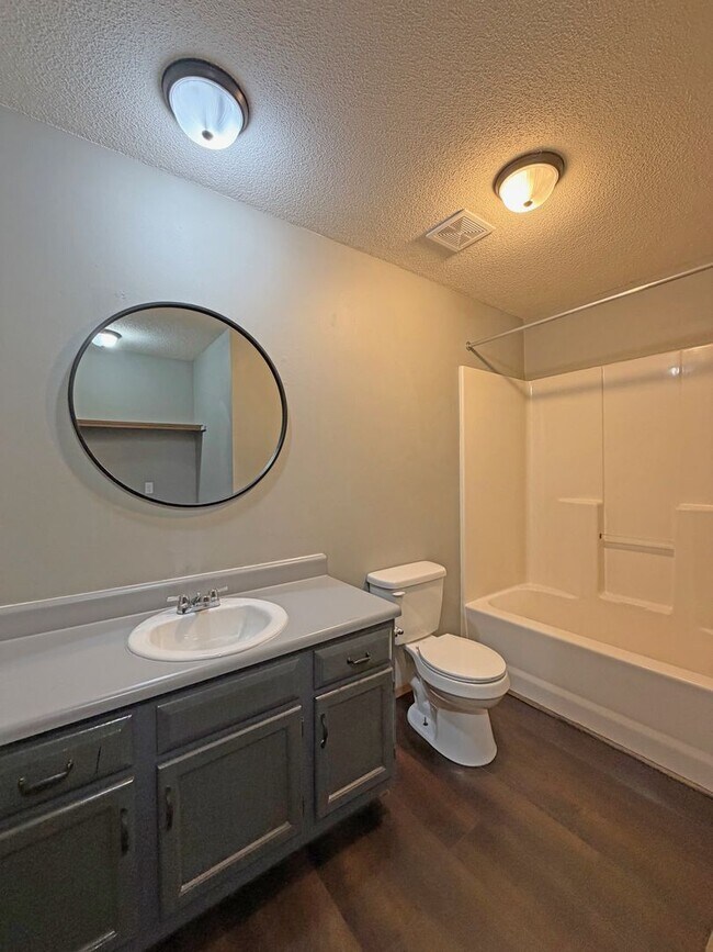 Building Photo - 1508 W Rainey St