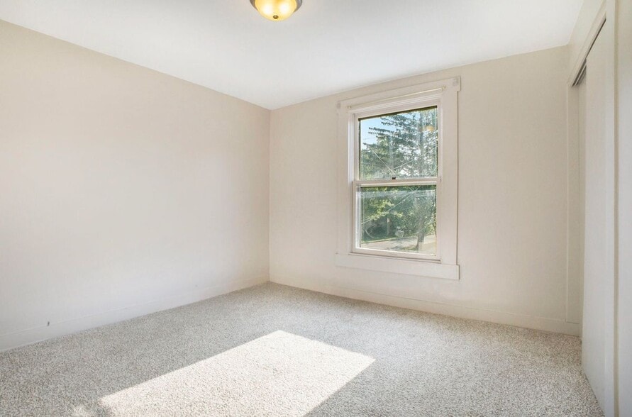 Building Photo - 311 Robey Pl SE