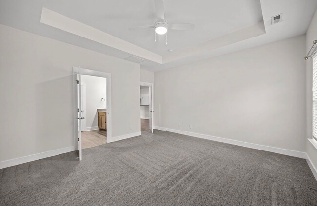 Building Photo - Like New Garden View Townhome in Graham