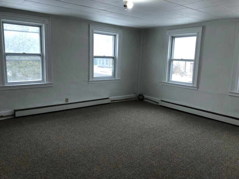 Building Photo - 40 Railroad St