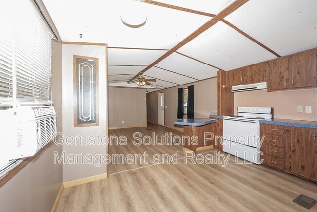 Building Photo - 5576 Hargrove Rd