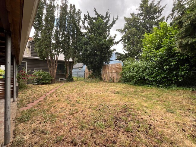 Building Photo - Stunning Rose City Park 5BD 2BA Home with Gas Fireplace Updated Finishes, Air Conditioning & Laun...