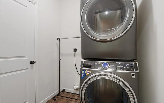 Building Photo - Charming 4-Bedroom Home in Prime St. Charl...