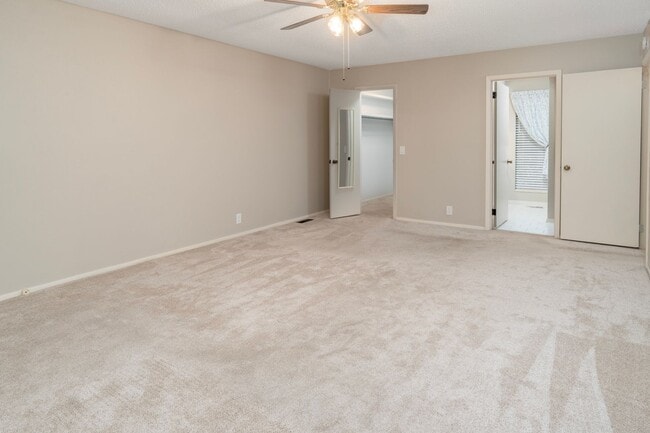 Building Photo - 2 Bedroom, 2 Bath Home on a wooded lot in ...