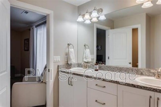 Building Photo - 1001 W Curly Hollow Dr