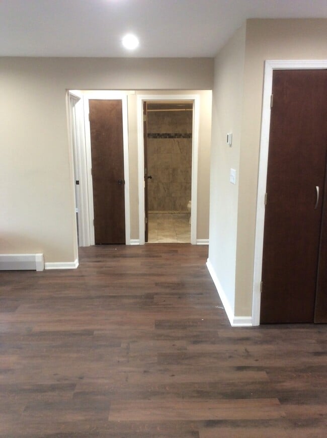 Building Photo - 1221 Whispering Hills Ct