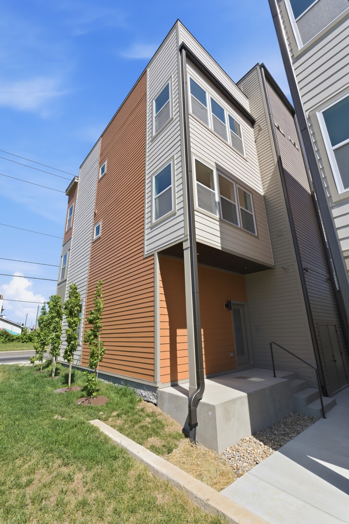 Building Photo - 626 40th Ave N