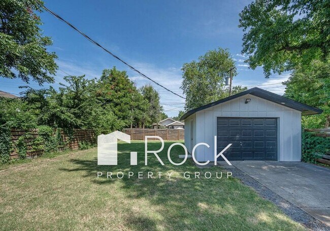 Building Photo - Contemporary 2 Bedroom plus Office/Bonus Room with Loft near Uptown and Plaza Districts   ~One Mo...