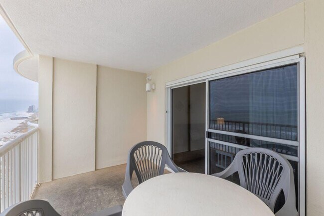 Building Photo - 561 E Beach Blvd