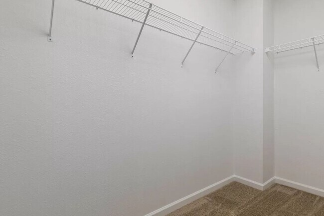 Building Photo - Large Newer Colonial for Lease in Fowlerville Schools