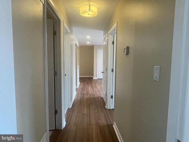 Building Photo - 81 Willow Ct