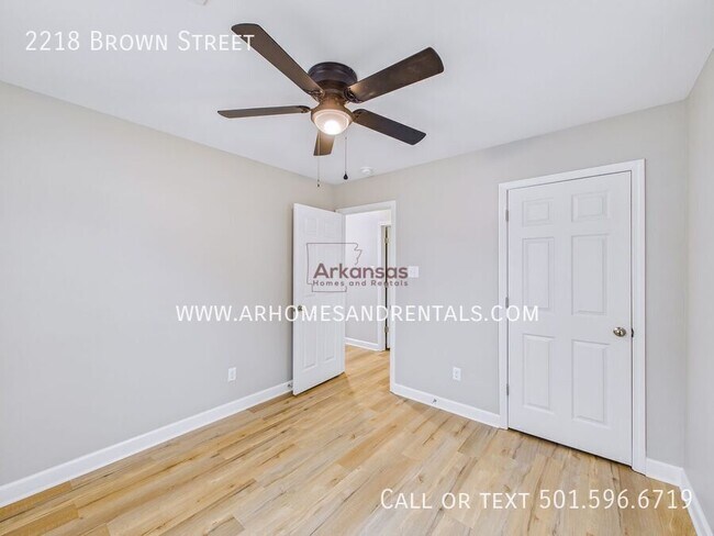 Building Photo - 2218 Brown St