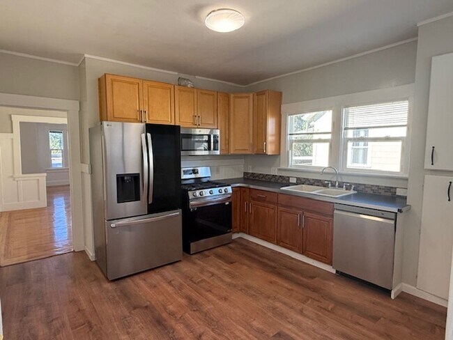 Building Photo - 513 2nd Ave