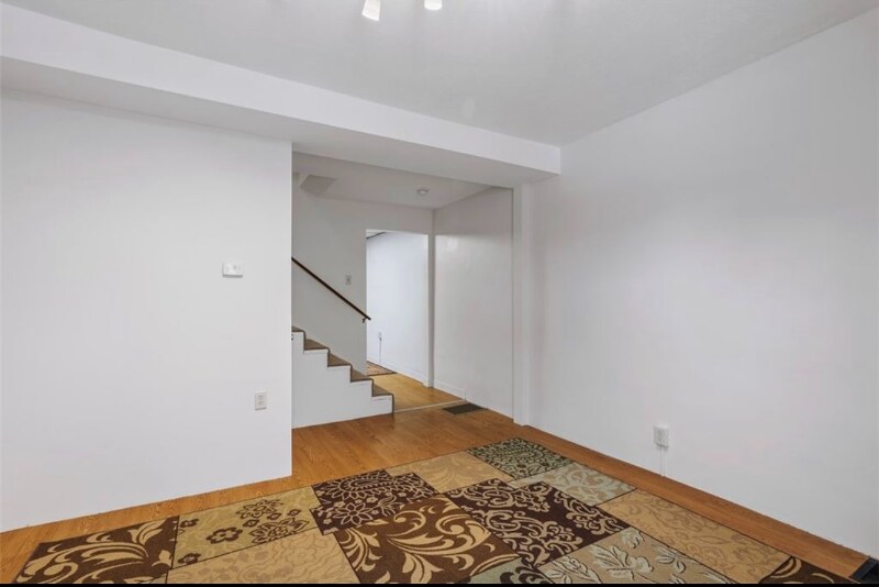 Building Photo - 506 E North Ave