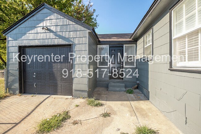 Building Photo - 1502 N Columbia Ave