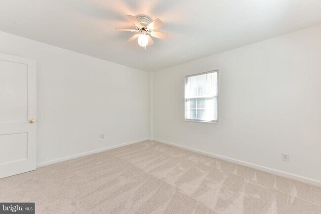 Building Photo - 1423 N Nash St