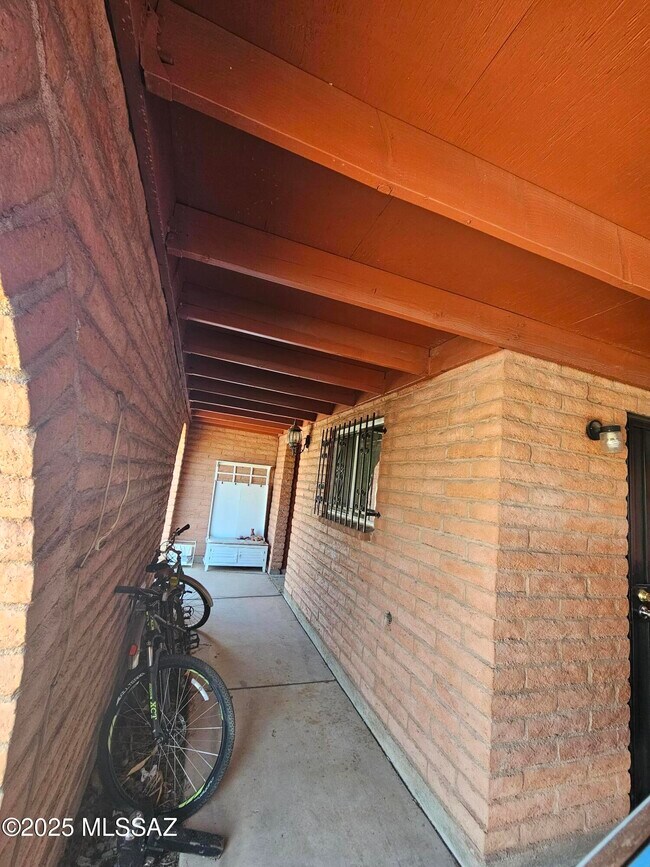 Building Photo - 8933 E Old Spanish Trail