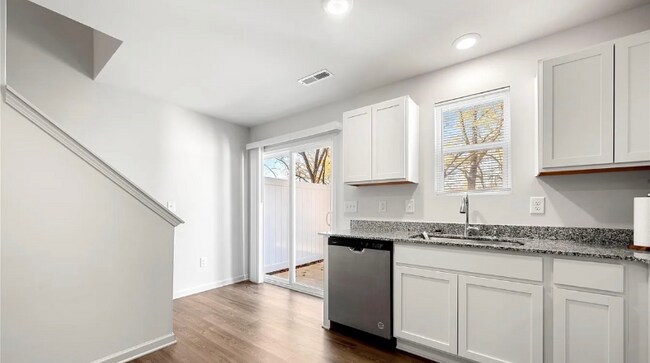 Building Photo - 127 Villa Ln