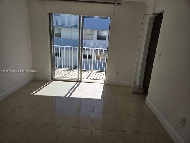 Building Photo - 1801 S Treasure Dr