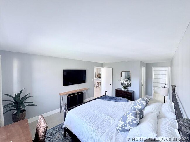 Building Photo - 2050 Oleander Blvd