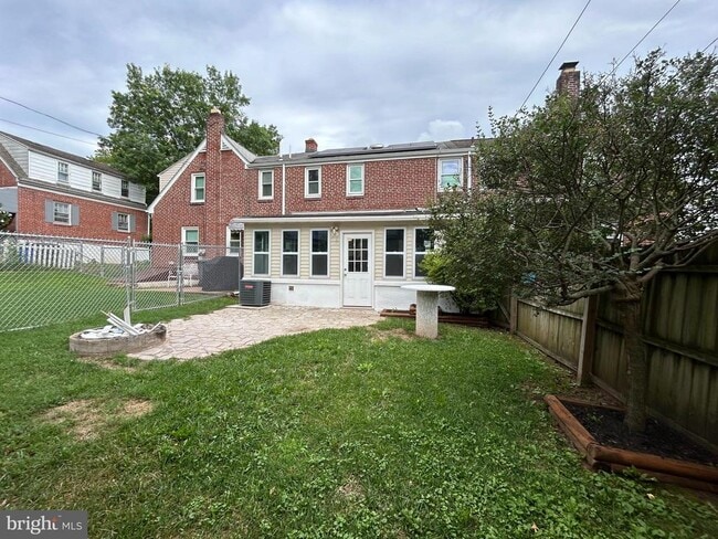Building Photo - 663 Hawthorne Ave