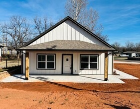 Building Photo - 104 N Harrison Ave