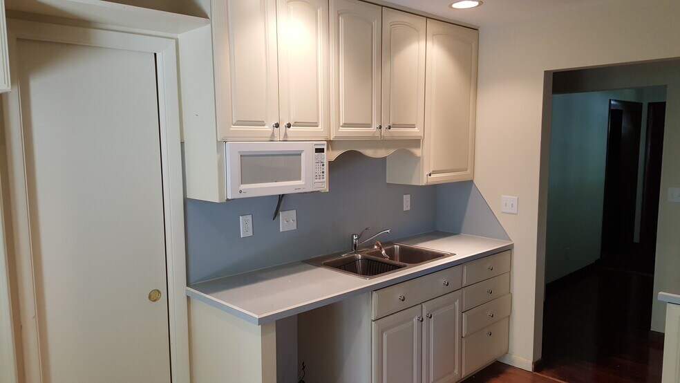 Building Photo - 4167 Marland Dr