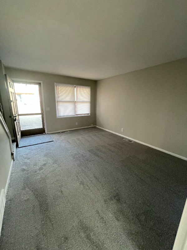 Building Photo - 343 Pershing Ave NE