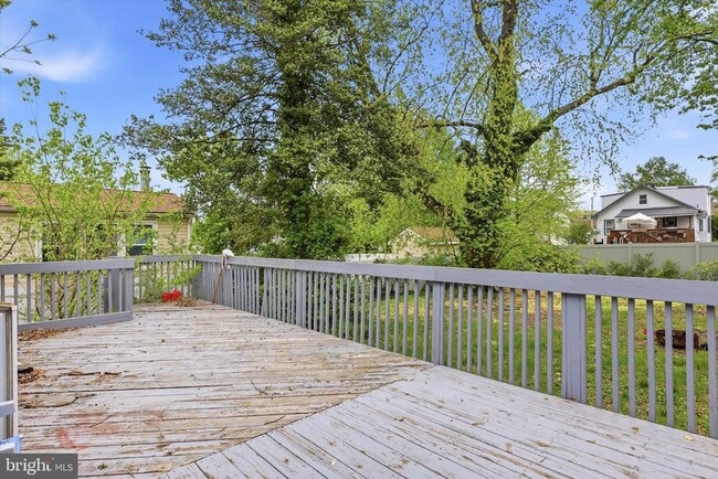 Building Photo - 334 N Oakland Ave