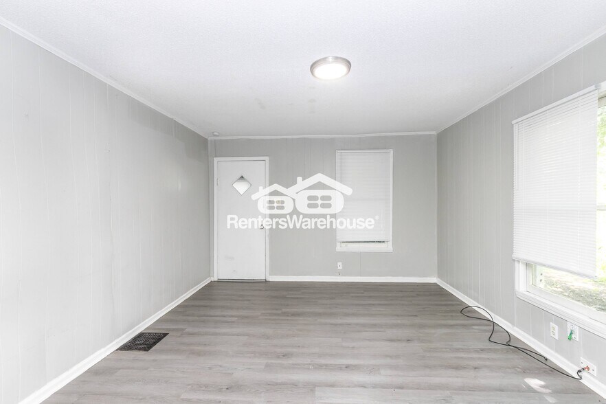 Building Photo - 808 S Grand Ave