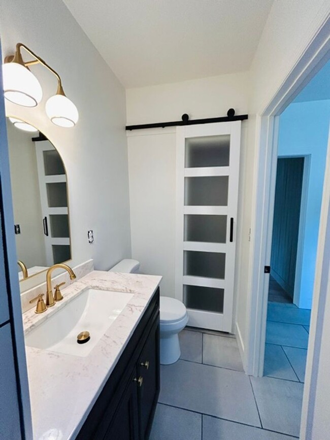 Building Photo - Knoxville 37920 - 1 bedroom, 1 bath unit o...