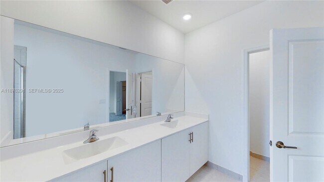 Building Photo - 11961 SW 245 Ter