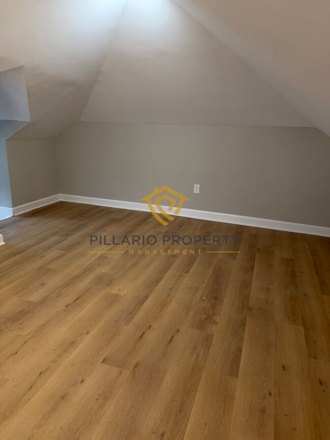 Building Photo - Fully Renovated 3-Bedroom/2-Bathroom with Huge Loft, Near Ellenberger Park, Available NOW!