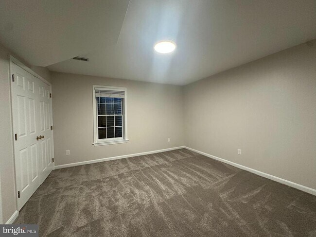 Building Photo - 2120 N Tazewell Ct