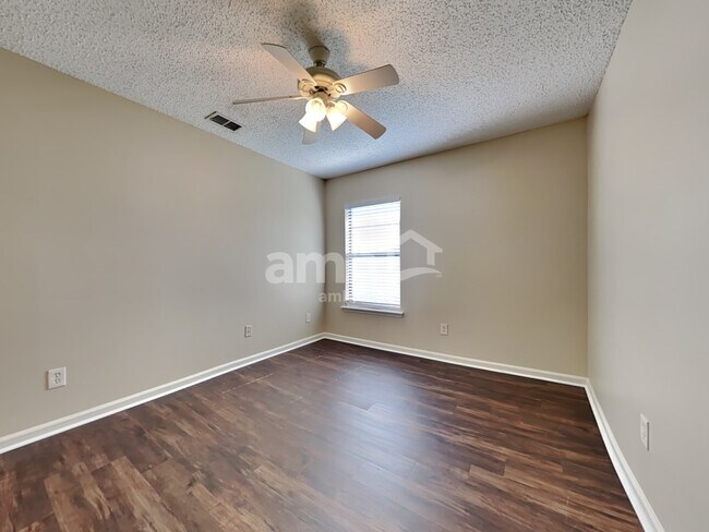 Building Photo - 945 Cherry Point Way