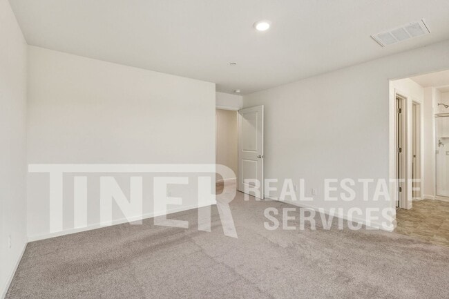 Building Photo - 3867 Roseparke Way