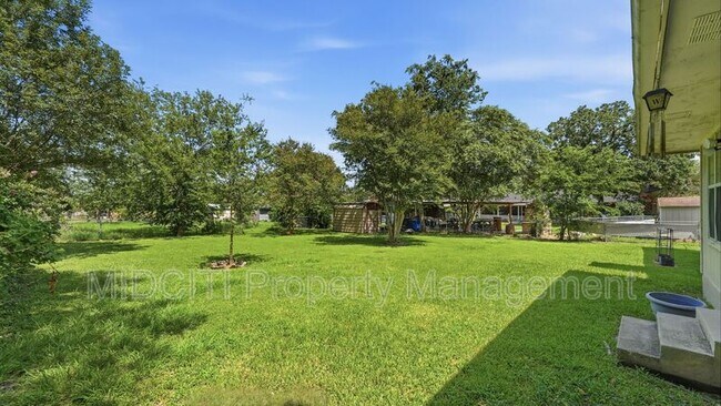 Building Photo - 1233 Hollyhock Ln