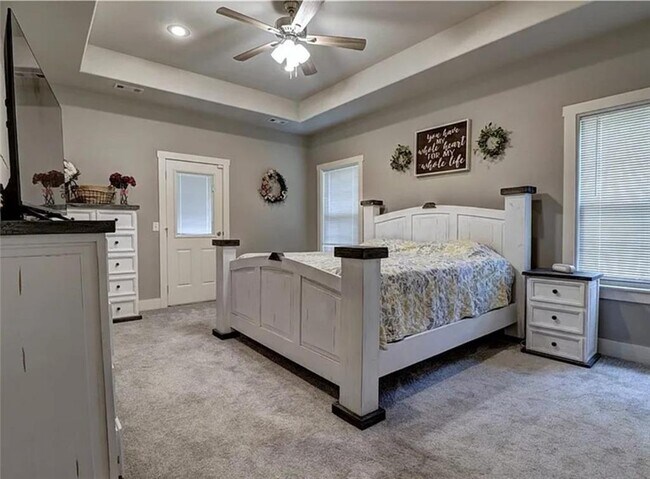 Building Photo - 13 Kiswick Dr