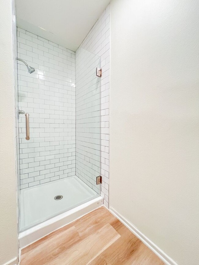 Building Photo - DELL