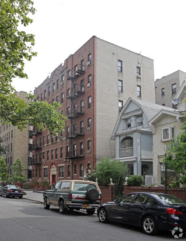 Primary Photo - 309 E 19th St