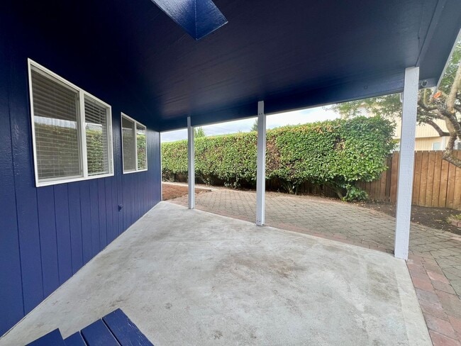 Building Photo - Well Maintained 3BD - Yard Maint. Included