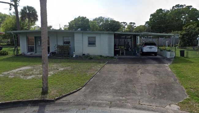 Building Photo - 3 bed 2 bath house at Royal Palm with 1200...