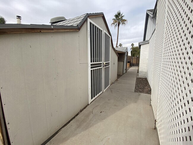 Building Photo - 9003 W Vogel Ave