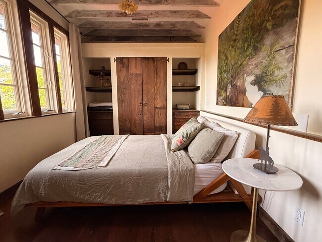 Building Photo - Furnished 1940s Beachwood Canyon Retreat with Treetop Deck + Creative Loft!