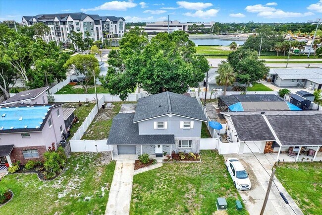 Building Photo - 6504 Lenore Dr