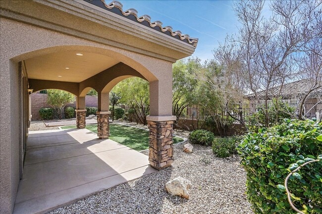Building Photo - Stunning 1-story home in the prestigious Club at Madeira Canyon guard gated community!
