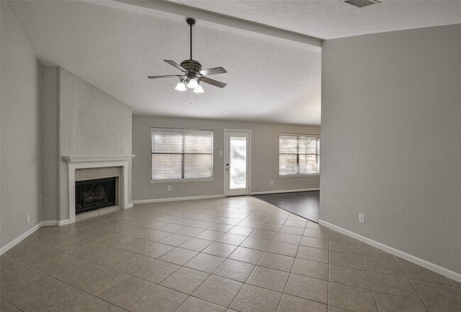 Building Photo - 3318 Golden Willow Dr