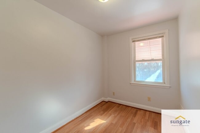 Building Photo - 751 Yale Ave