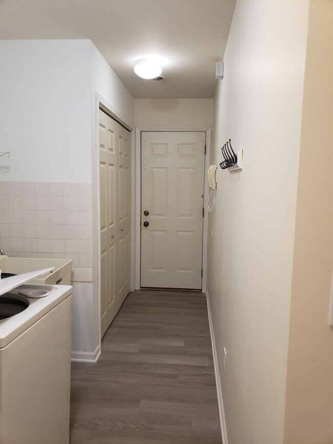 Building Photo - 5809 Phillips Rd