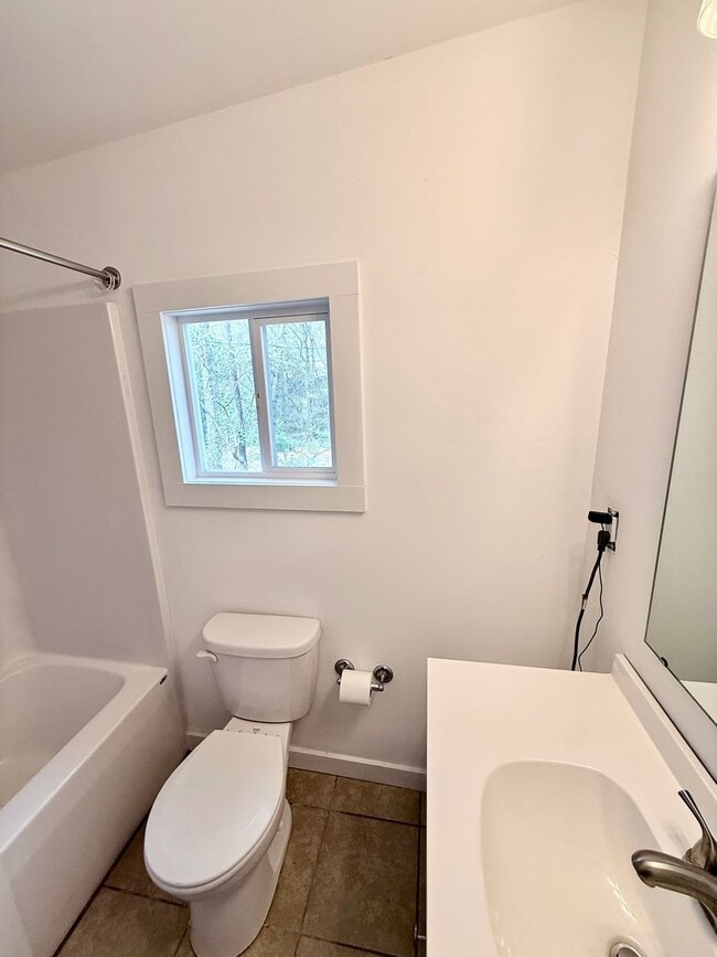 Building Photo - Updated Rare Normaltown Find